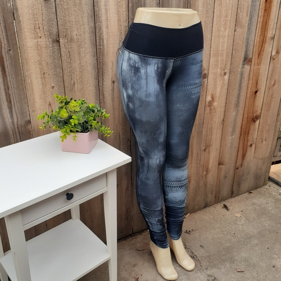 Nike Dri-Fit Printed Leggings Size Medium - Picture 2 of 8